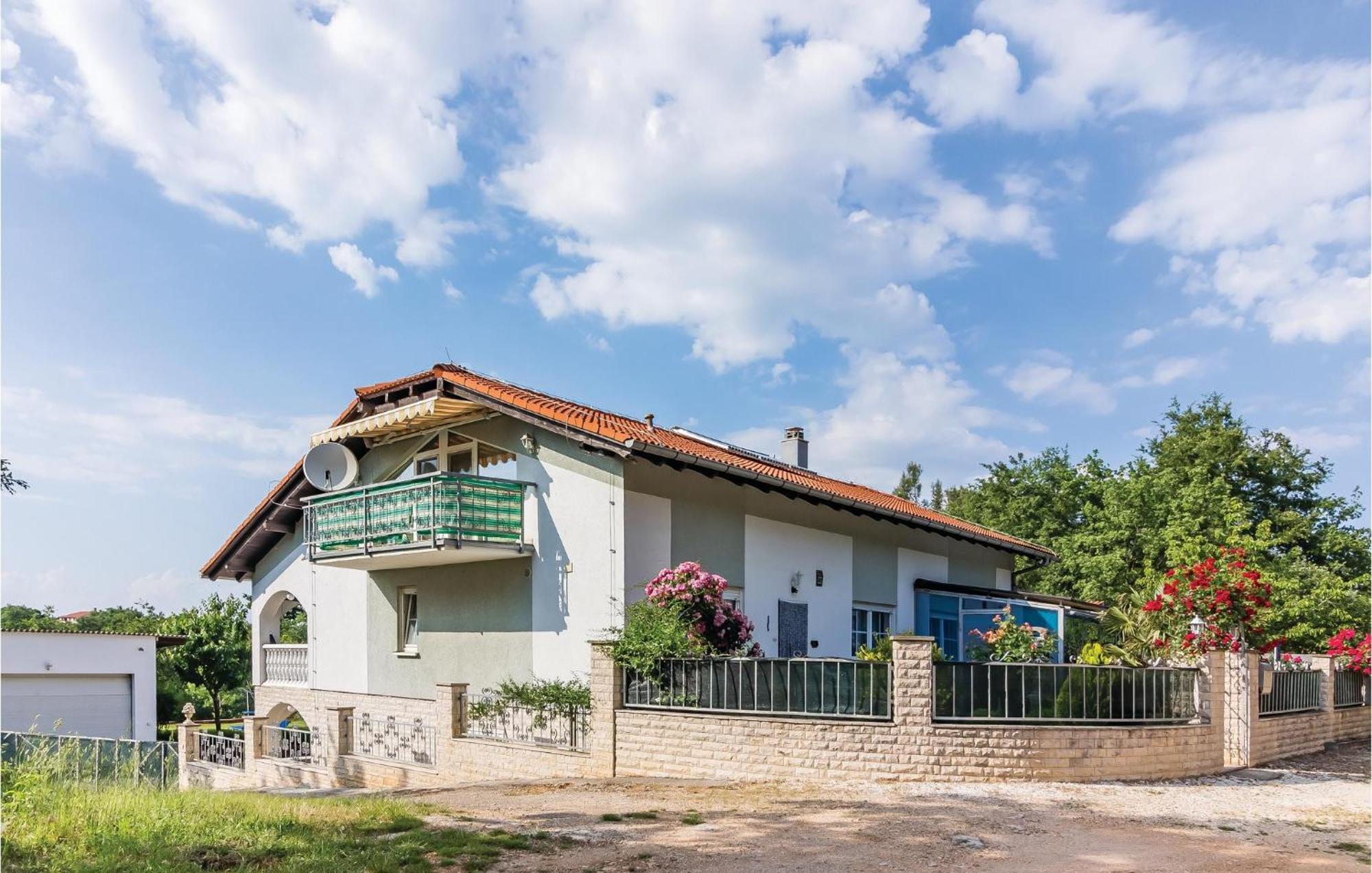 3 Bedroom Awesome Apartment In Pavicini Exterior photo