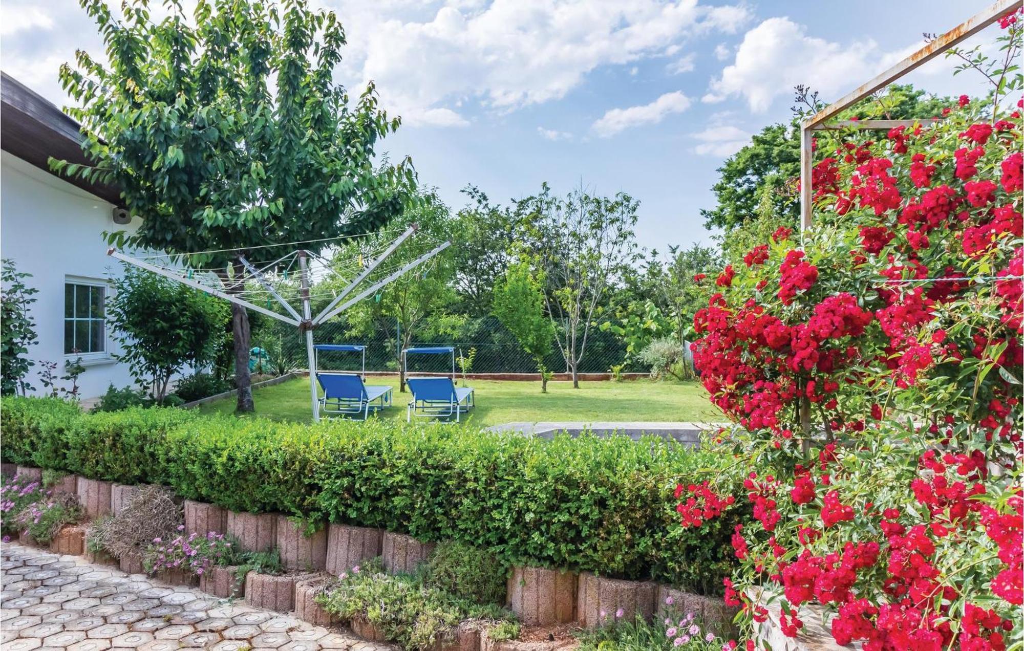 3 Bedroom Awesome Apartment In Pavicini Exterior photo